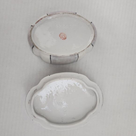 Vintage 1945 Porcelain de France Lusterware Trinket Box &Lid Gray Embossed Roses - Picture 5 of 9